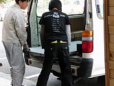 (10) 車から石板を降ろす風景 (10) 車から石板を降ろす風景