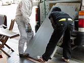 (11) 重いので作業は慎重に (11) 重いので作業は慎重に