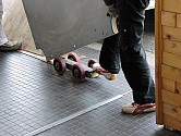(12) 職人さんオリジナルの石板運びミニ台車 (12) 職人さんオリジナルの石板運びミニ台車